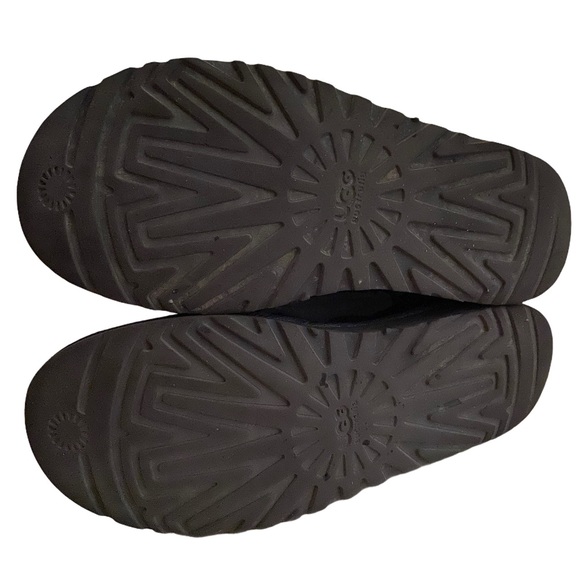 UGG Black Classic Short II #5825 Sheepskin Boots Size 6 - Picture 8 of 14